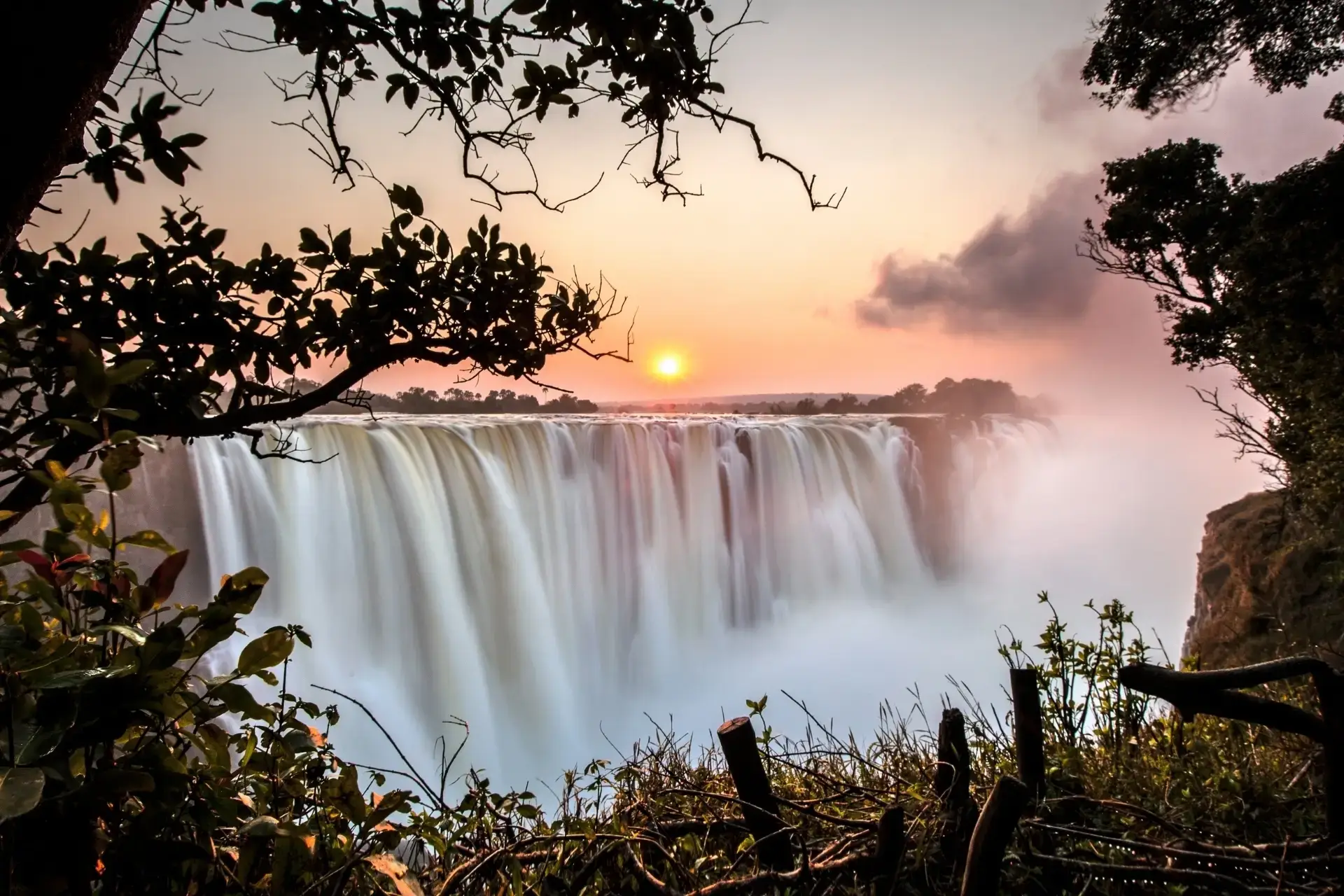 ⚡ Zambia’s Thundering Falls ⚡ Zambia’s Thundering Falls